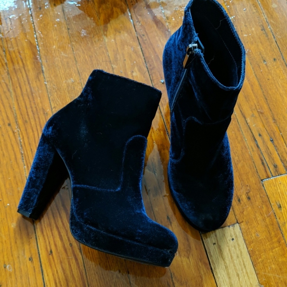 Crushed blue velvet booties